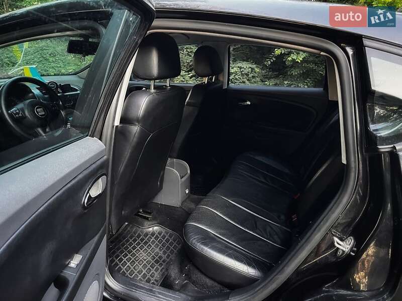 Хетчбек SEAT Leon 2006 в Дніпрі