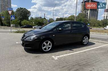 Хэтчбек SEAT Leon 2010 в 