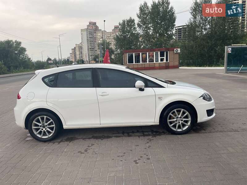 Хэтчбек SEAT Leon 2010 в Киеве