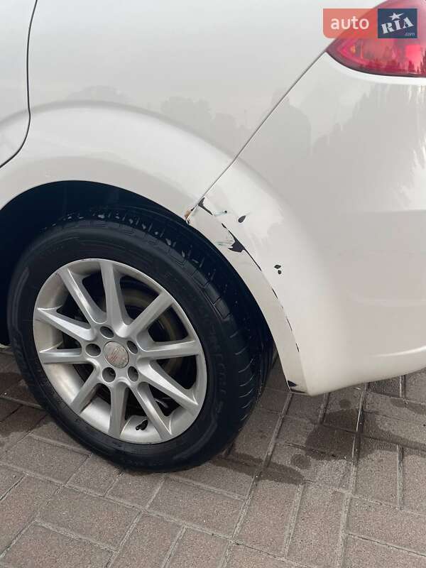 Хэтчбек SEAT Leon 2010 в Киеве