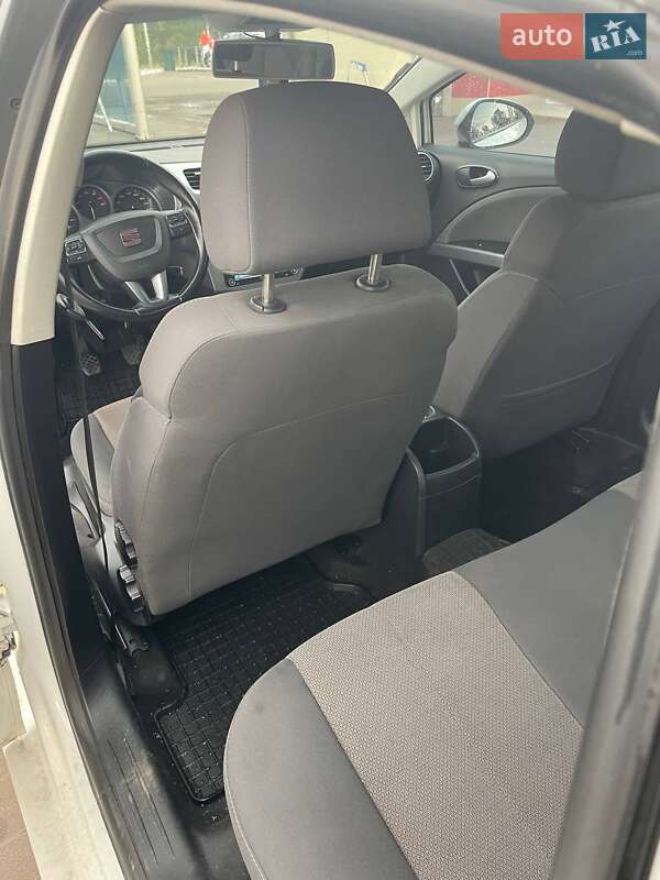 Хэтчбек SEAT Leon 2010 в Киеве