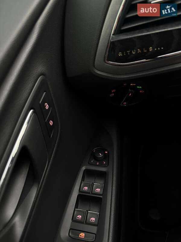 Хэтчбек SEAT Leon 2016 в Киеве