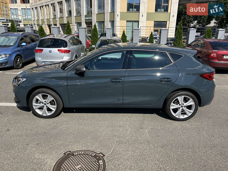 Хэтчбек SEAT Leon 2025 в Киеве