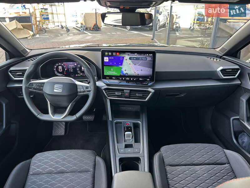 Хэтчбек SEAT Leon 2025 в Киеве