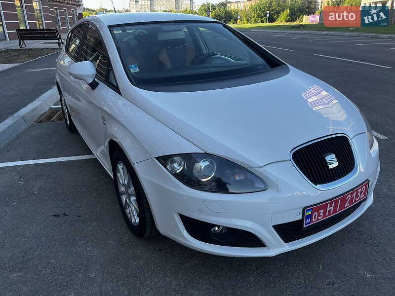 Хэтчбек SEAT Leon 2010 в Умани