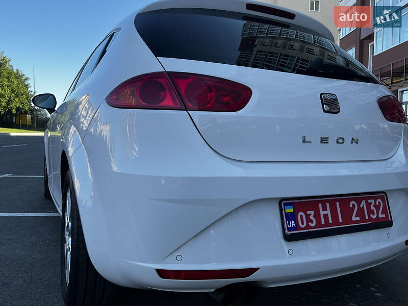 Хэтчбек SEAT Leon 2010 в Умани