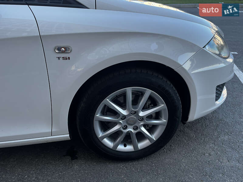 Хэтчбек SEAT Leon 2010 в Умани