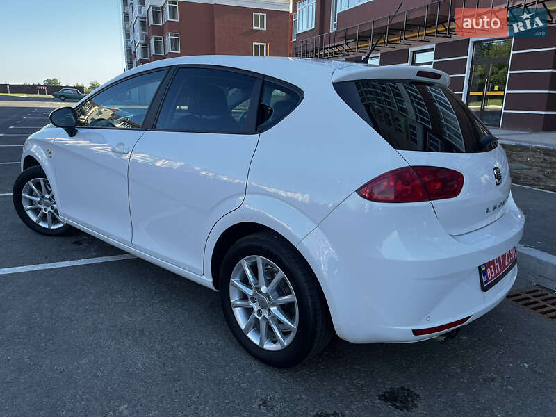 Хэтчбек SEAT Leon 2010 в Умани