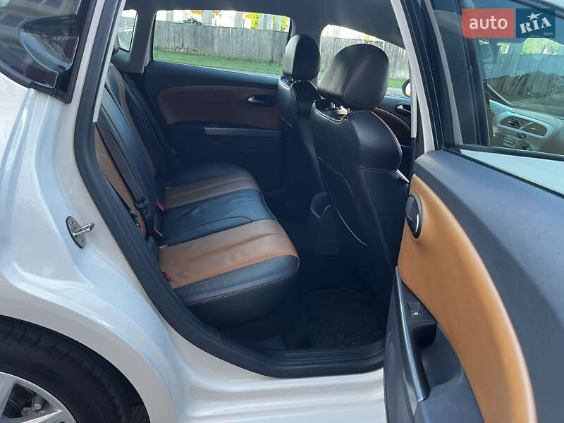 Хэтчбек SEAT Leon 2010 в Умани