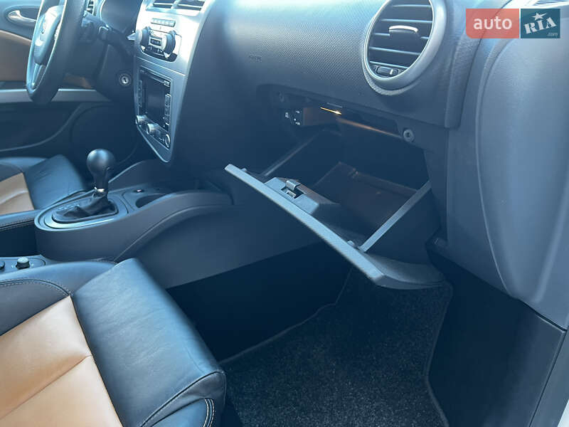 Хэтчбек SEAT Leon 2010 в Умани