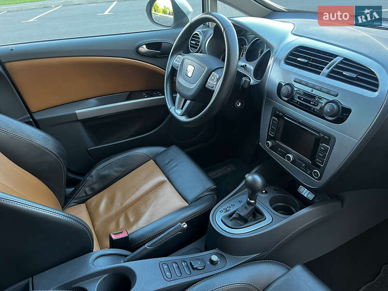 Хэтчбек SEAT Leon 2010 в Умани