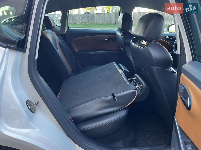 Хэтчбек SEAT Leon 2010 в Умани