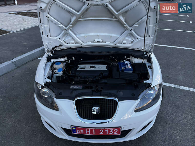 Хэтчбек SEAT Leon 2010 в Умани