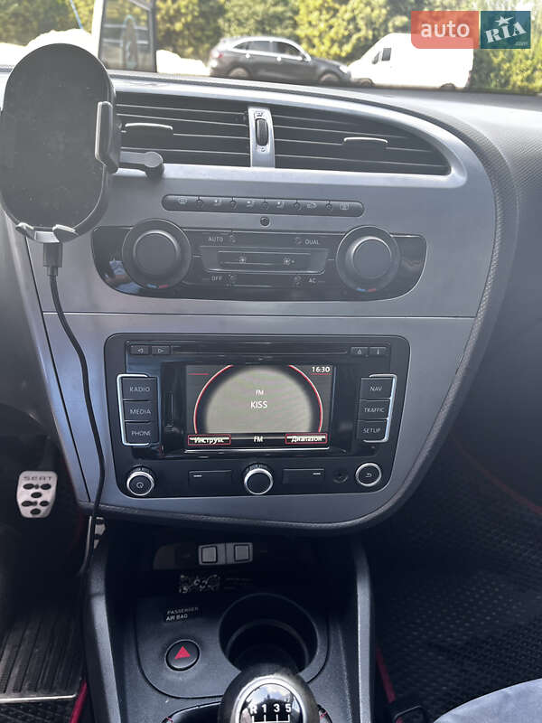 Хэтчбек SEAT Leon 2011 в Львове