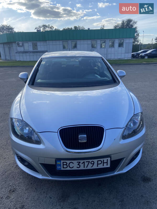 Хэтчбек SEAT Leon 2010 в Шептицькому