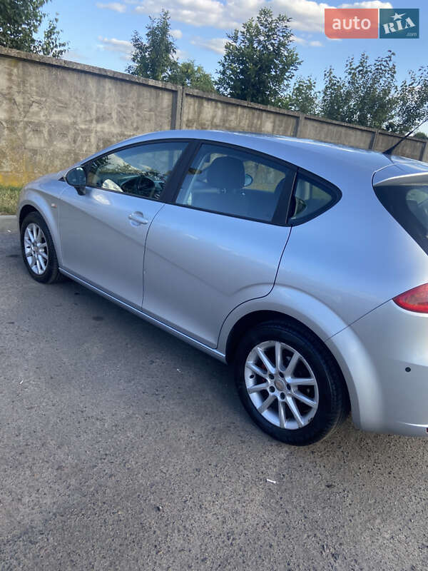 Хэтчбек SEAT Leon 2010 в Шептицькому