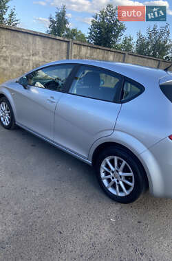 Хэтчбек SEAT Leon 2010 в 
