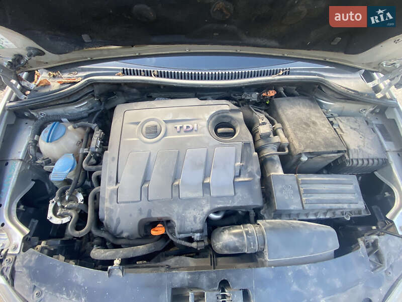 Хэтчбек SEAT Leon 2010 в Шептицькому