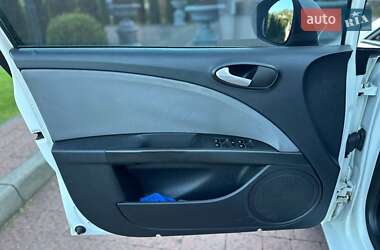 Хэтчбек SEAT Leon 2011 в 