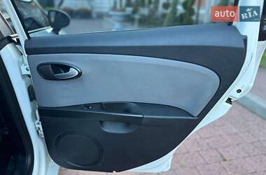 Хэтчбек SEAT Leon 2011 в 