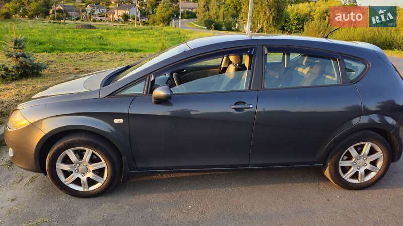 Хэтчбек SEAT Leon 2006 в Ровно
