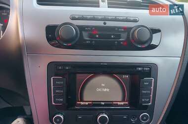 Хэтчбек SEAT Leon 2011 в 