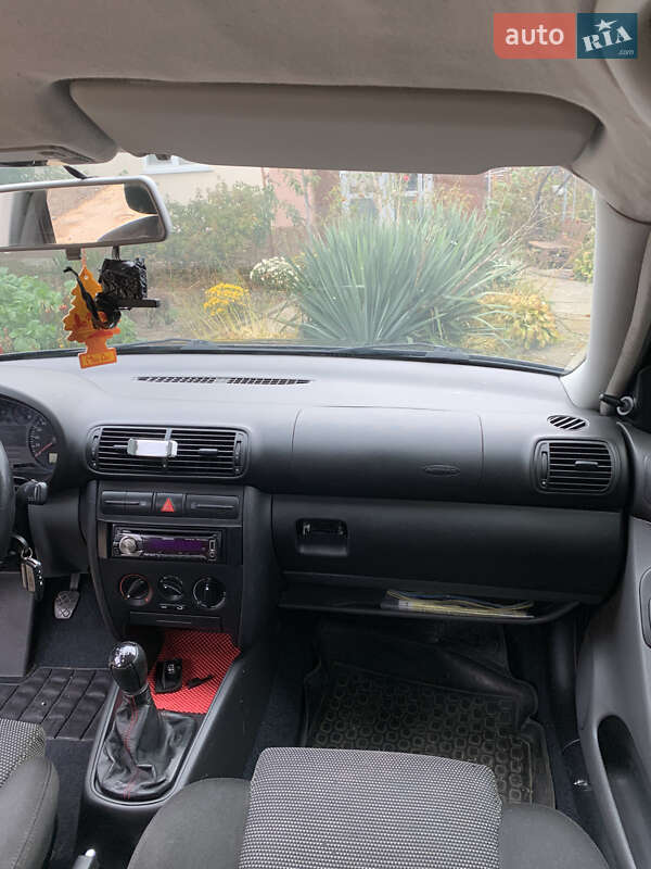 Хэтчбек SEAT Leon 2002 в Пирятине