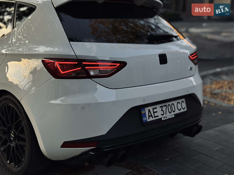 Хэтчбек SEAT Leon 2016 в Днепре