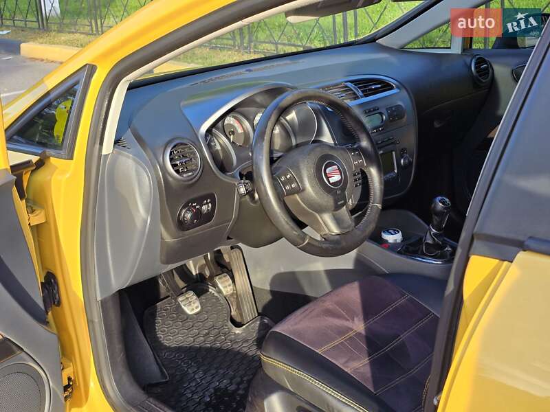 Хэтчбек SEAT Leon 2008 в Киеве