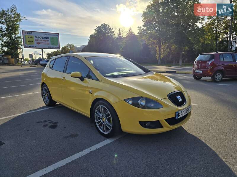 Хэтчбек SEAT Leon 2008 в Киеве
