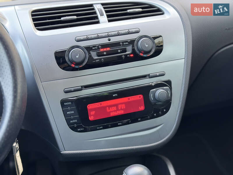 Хэтчбек SEAT Leon 2010 в Луцке