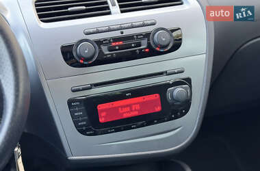 Хэтчбек SEAT Leon 2010 в 