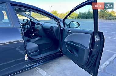 Хэтчбек SEAT Leon 2011 в 