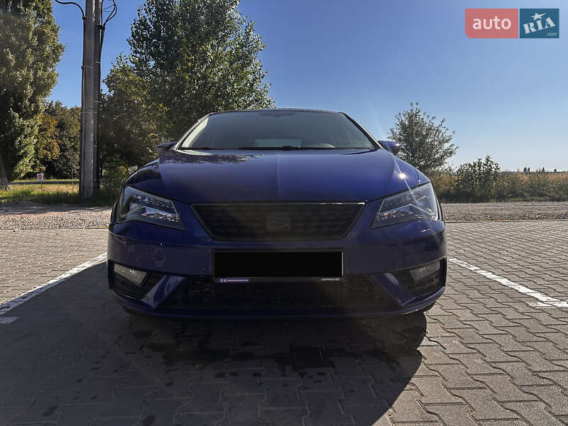 Хэтчбек SEAT Leon 2017 в Киеве
