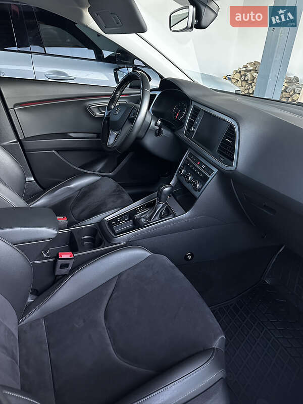 Хэтчбек SEAT Leon 2017 в Киеве
