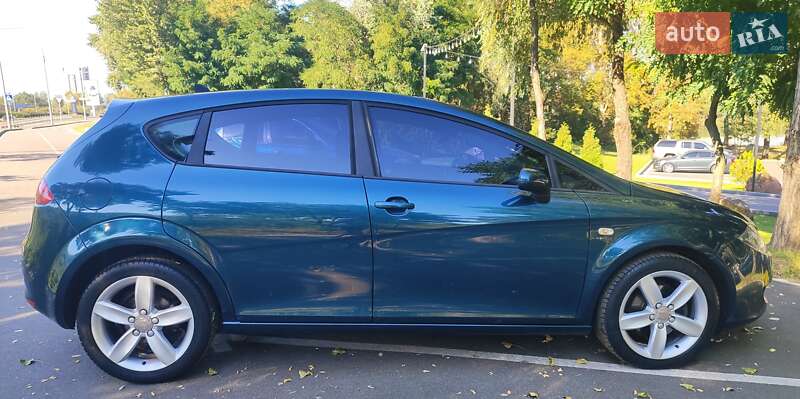 Хэтчбек SEAT Leon 2006 в Киеве