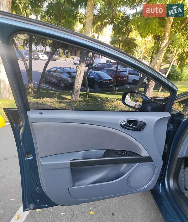 Хэтчбек SEAT Leon 2006 в Киеве