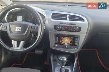 Хэтчбек SEAT Leon 2011 в 