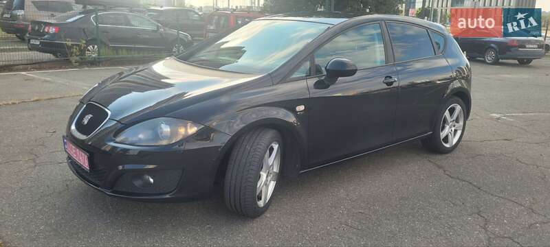 Хэтчбек SEAT Leon 2011 в 