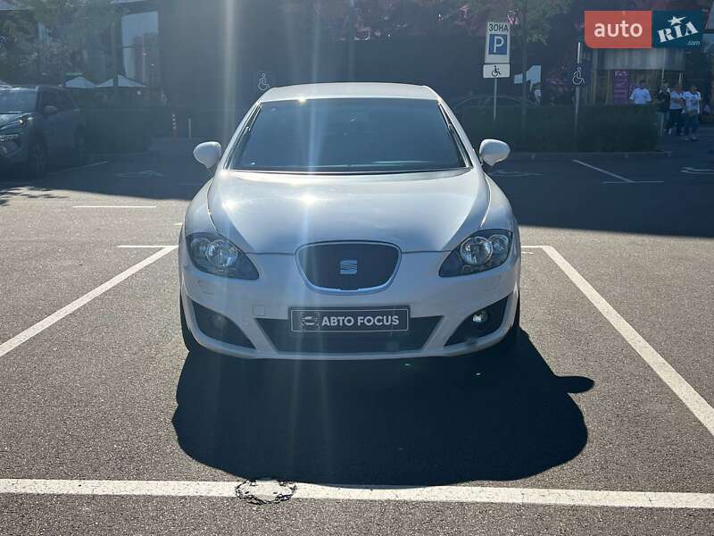 Хэтчбек SEAT Leon 2011 в Киеве