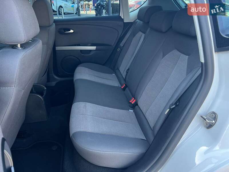 Хэтчбек SEAT Leon 2011 в Киеве