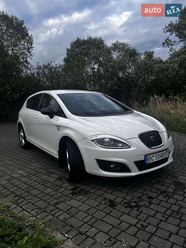 Хэтчбек SEAT Leon 2011 в Львове