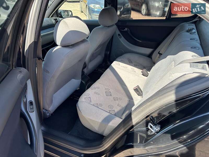 Хэтчбек SEAT Leon 2001 в Запорожье