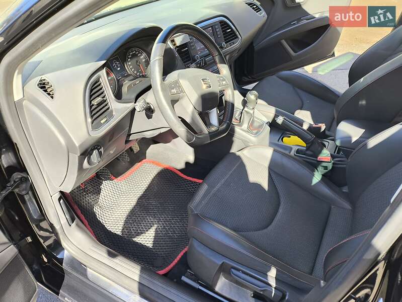 Хэтчбек SEAT Leon 2013 в Лубнах