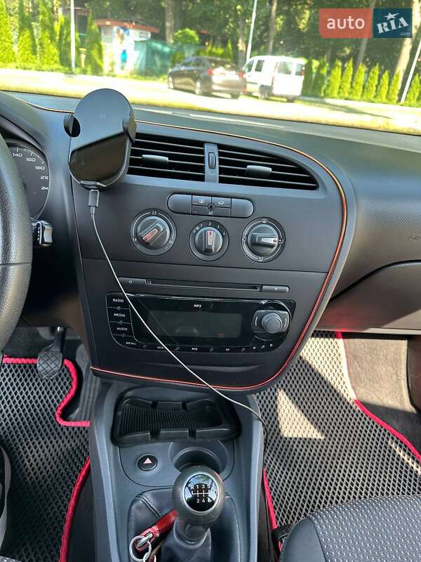 Хэтчбек SEAT Leon 2009 в Харькове