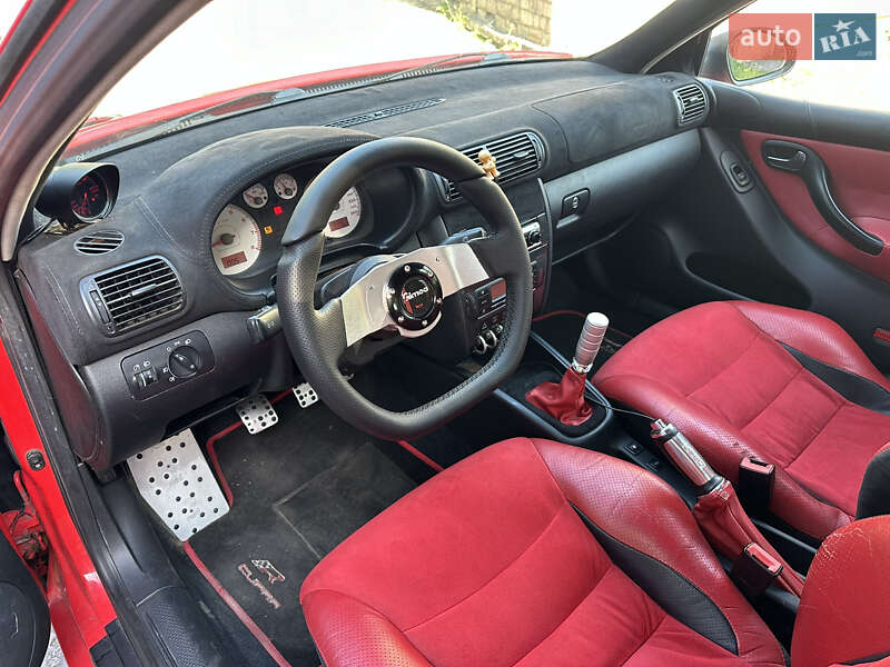 Хетчбек SEAT Leon 2004 в Кам'янському