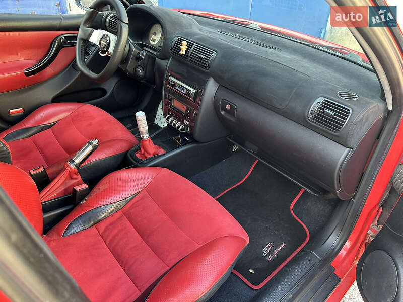 Хетчбек SEAT Leon 2004 в Кам'янському