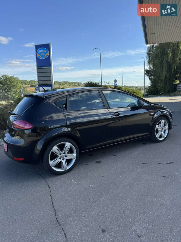 Хэтчбек SEAT Leon 2012 в Великой Багачке