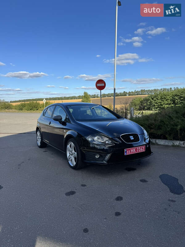 Хэтчбек SEAT Leon 2012 в Великой Багачке