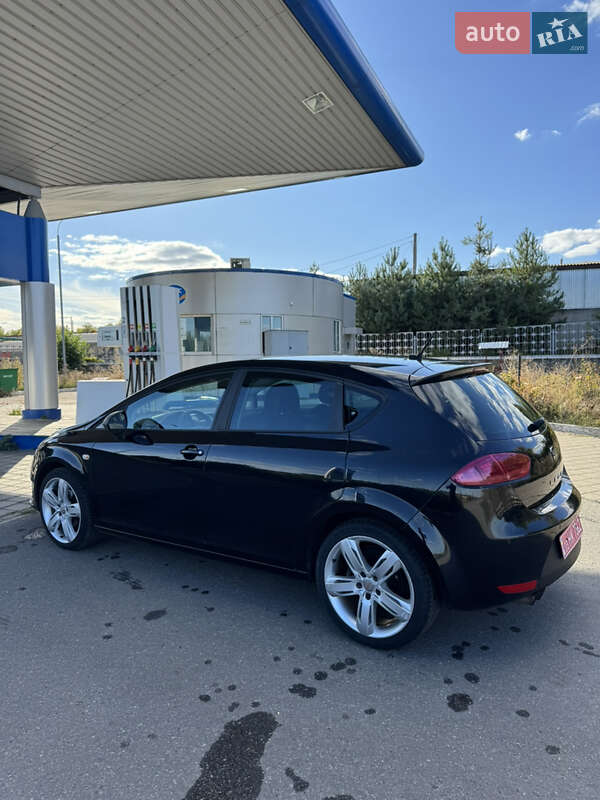 Хэтчбек SEAT Leon 2012 в Великой Багачке
